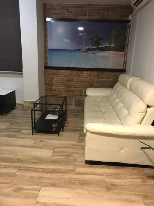 Precioso Apartamento 3 Habitaciones. Con Patio. Камас Экстерьер фото